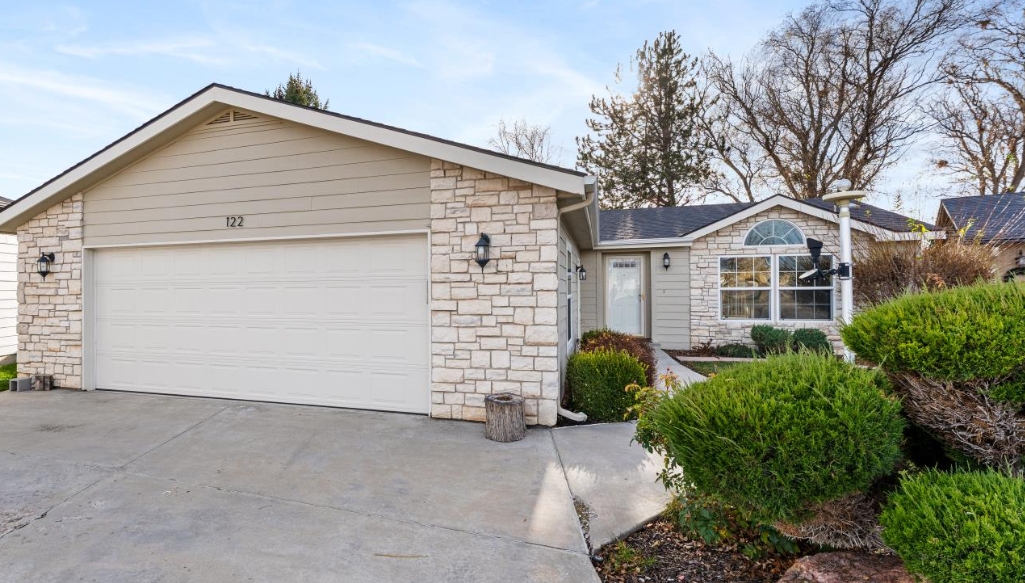 inviting low maintenance single story home at brooke view in boise id
